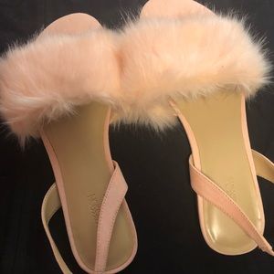 Expession pink fur strap sandals